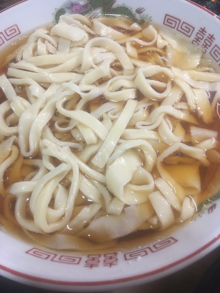 包丁で自分で麺にしたのでも美味しそう