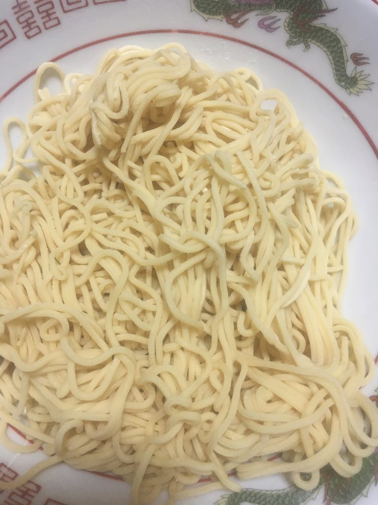 卵麺、一般的なラーメンの麺ですね