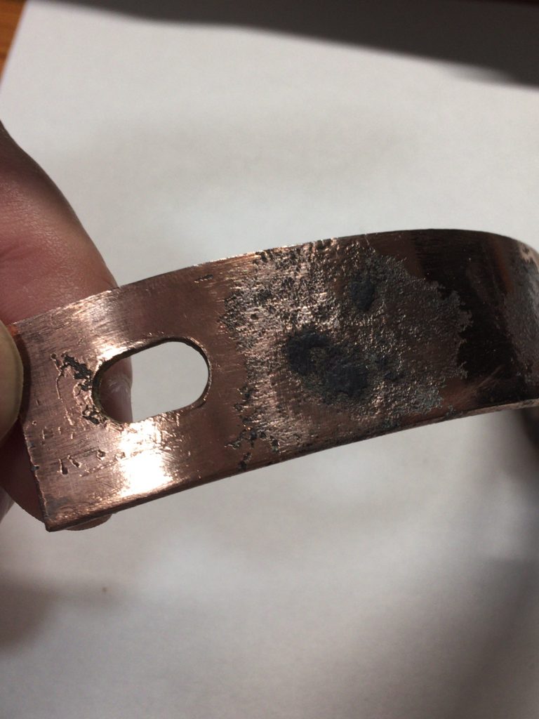 錆で腐食が激しい部分は綺麗に銅メッキがかかり切りません