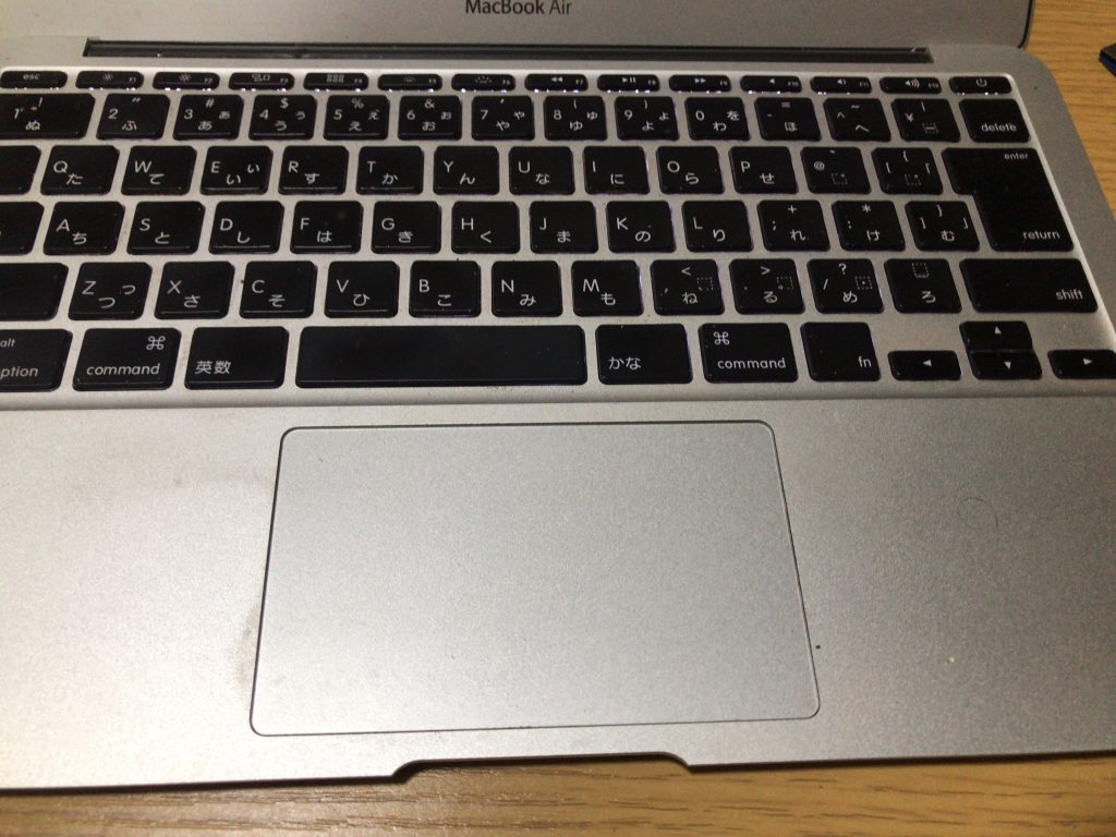 Mac Book Air 11 inch A1465キーボードの膨らみもなくなりました